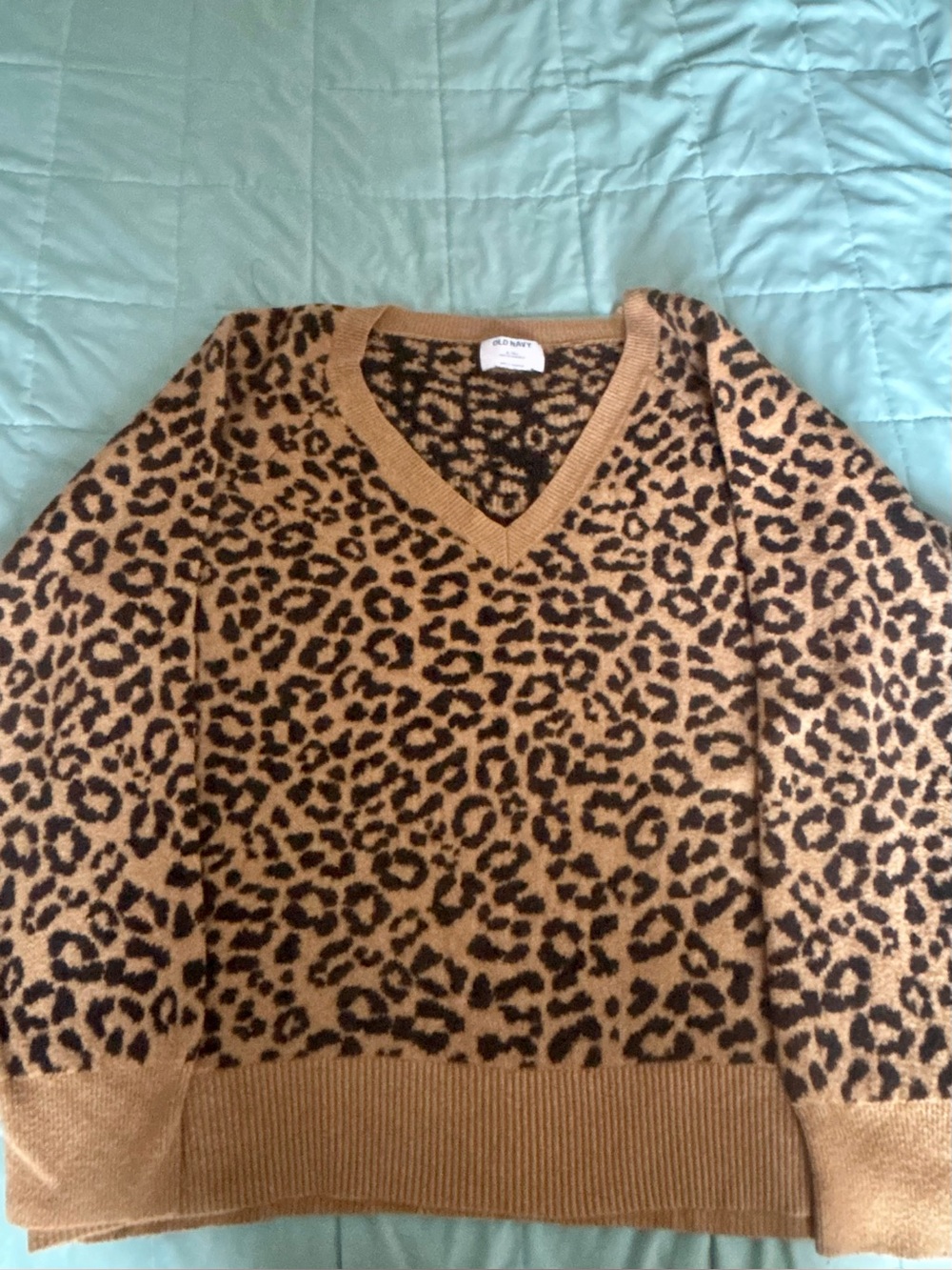 Old Navy Leopard Print V-Neck Sweater in Tan and Black